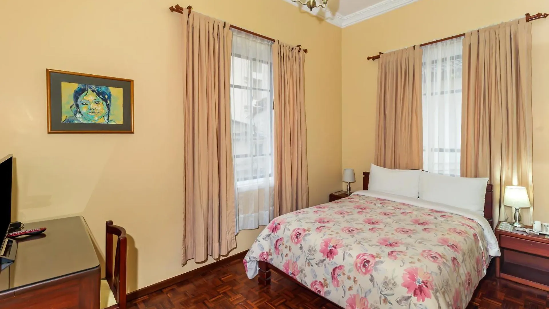 Hotel La Cartuja Quito 4*,