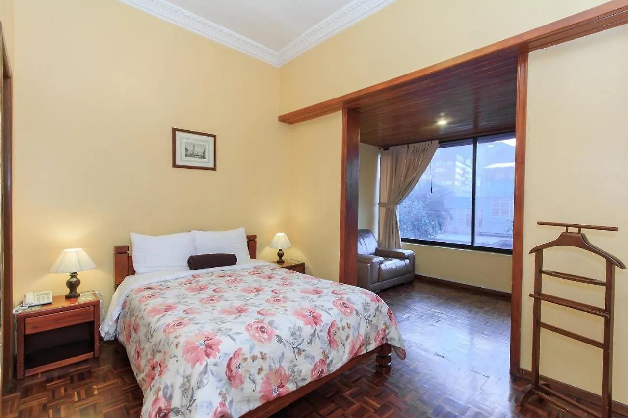 Hotel La Cartuja Quito 4*,